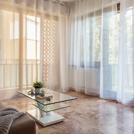 Altido Great 2br Apt With Parking In Country * Como